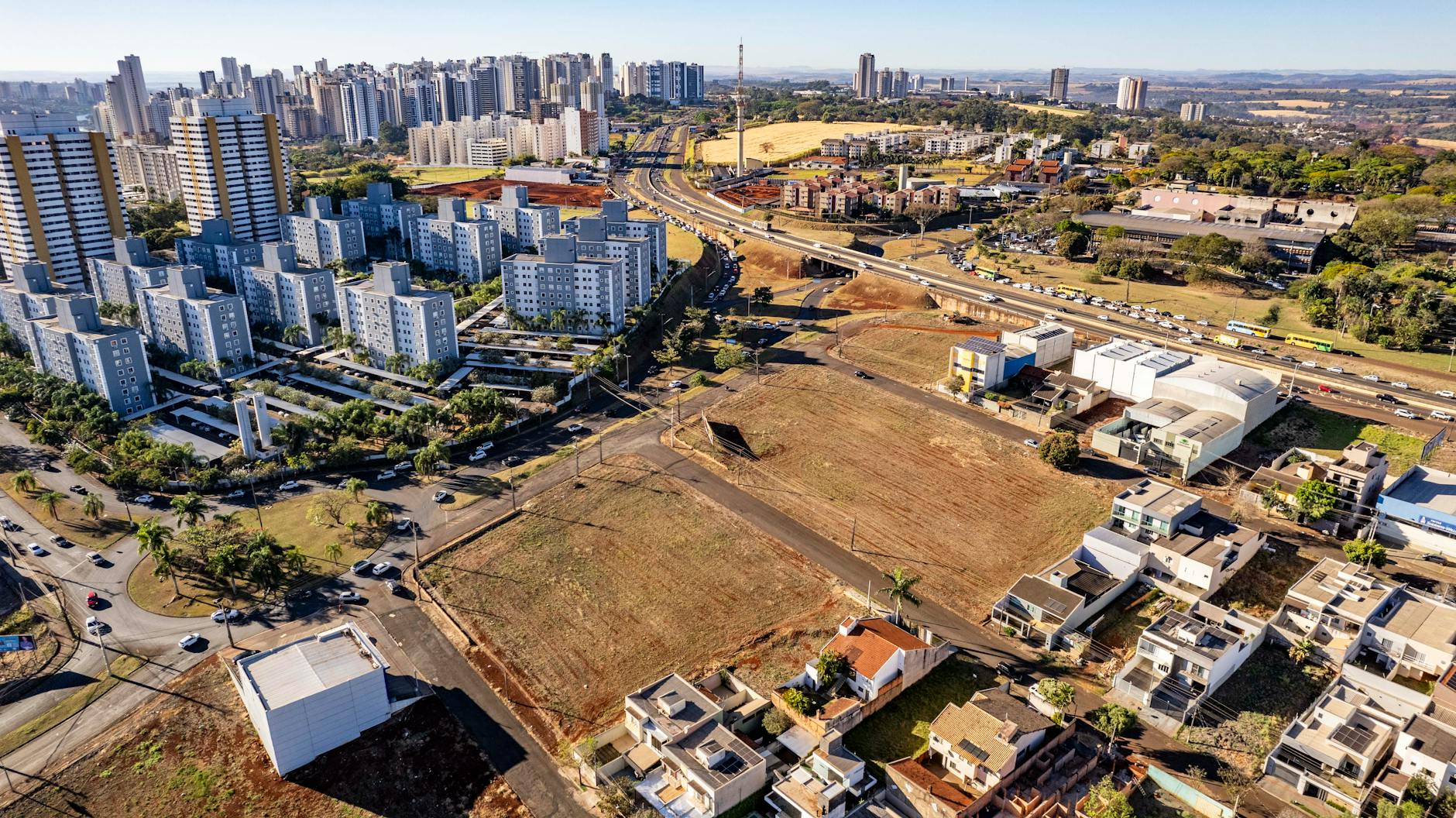 Profissionais do mercado imobiliário em webinar sobre tendências e desempenho no interior paulista