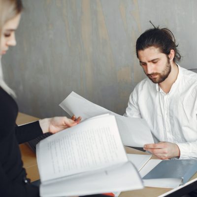Profissionais reunidos para discutir cooperação técnica e troca de informações no setor imobiliário